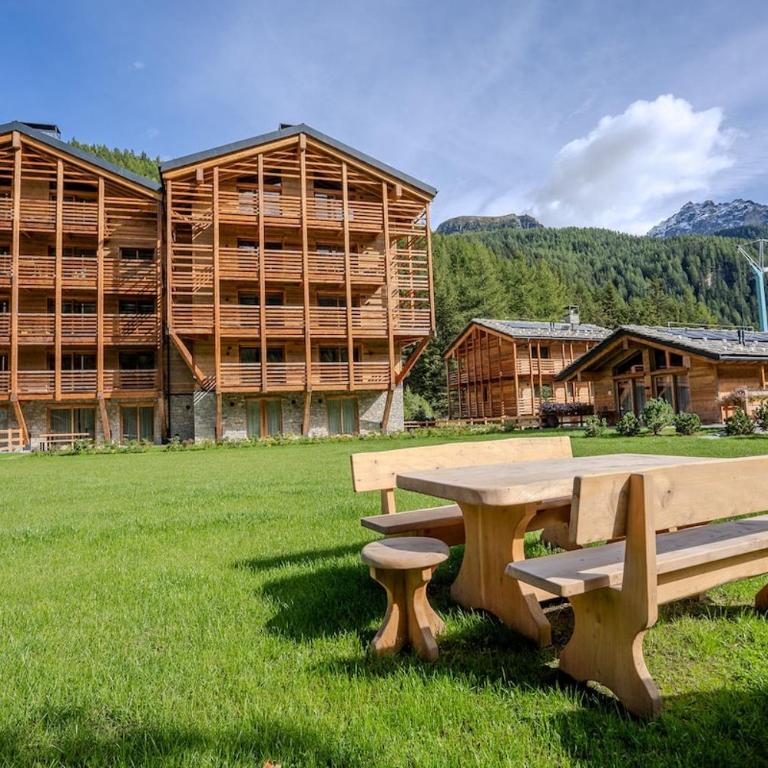 Luxury Suite Champoluc Monterosa Ski - Appartamento con 3 Camere da Letto - 60