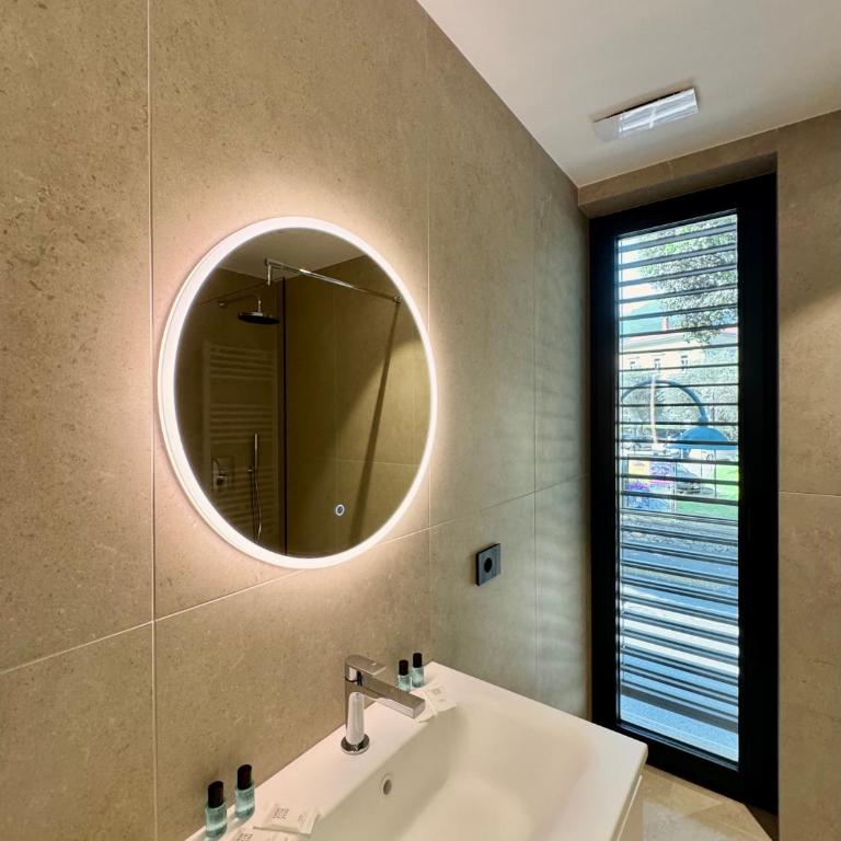 1Dest - Palazzo 5 Wood - Appartamento con 1 Camera da Letto e Balcone - 32