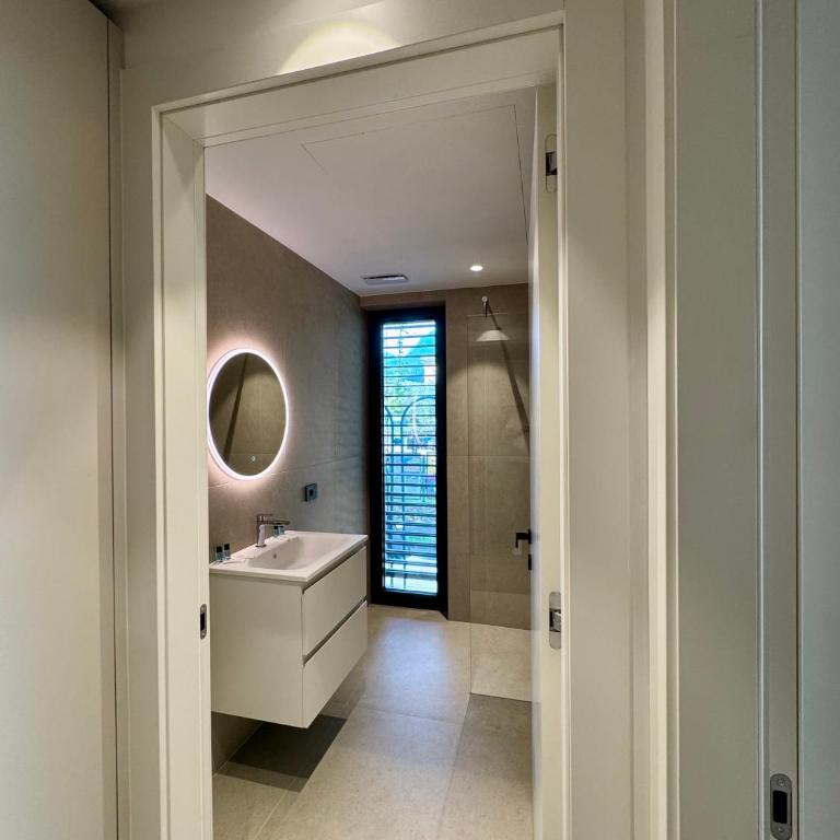 1Dest - Palazzo 5 Wood - Appartamento con 1 Camera da Letto e Balcone - 34