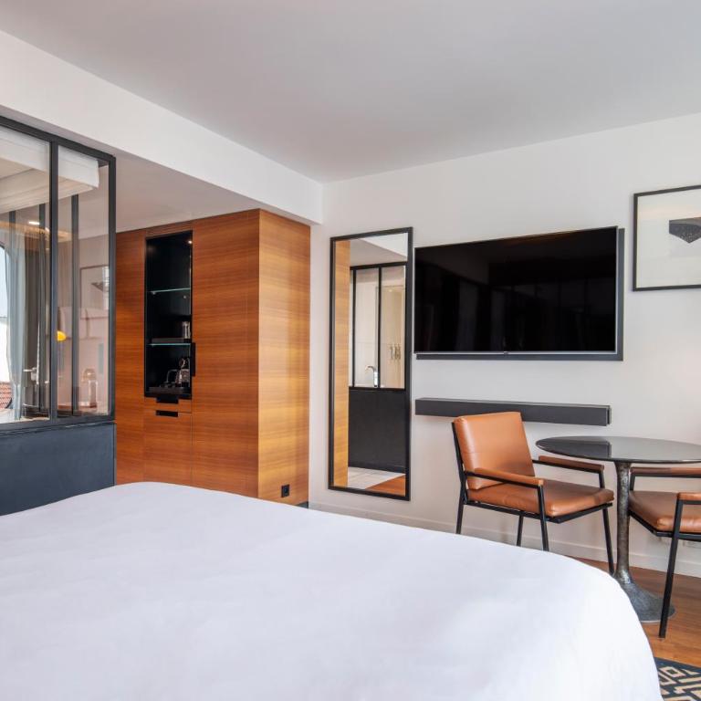 Renaissance Paris Republique Hotel & Spa - Chambre Lit King-Size Bobo - Vue sur Jardin ou Ville - 7
