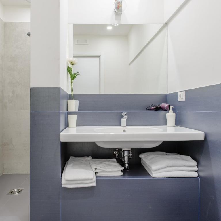 Palazzo Venusio - Camera Familiare con Bagno Privato - 13