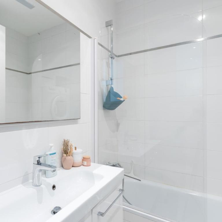 Central Parisian 2BD Apart for 4 - Apartment - 26