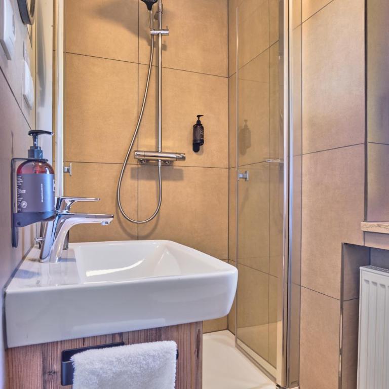 Annies Bergwelt Haus Waldliebe - Familienzimmer mit Balkon - 6