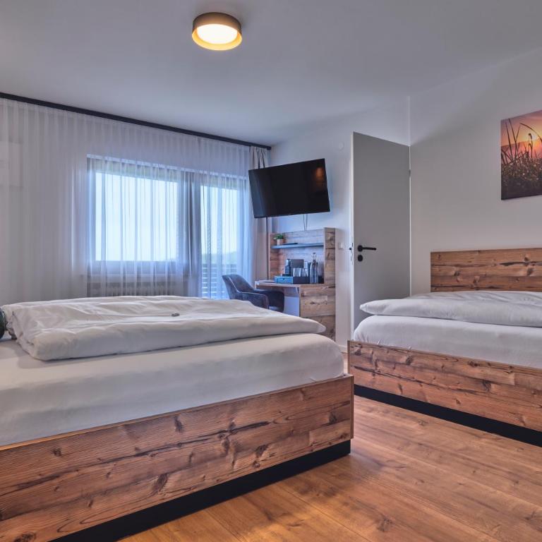 Annies Bergwelt Haus Waldliebe - Familienzimmer mit Balkon - 5