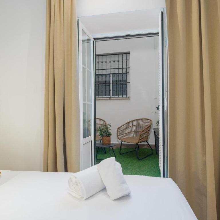 Spacious 2BD 2BTH with patio – Central and quiet - Apartamento - 3