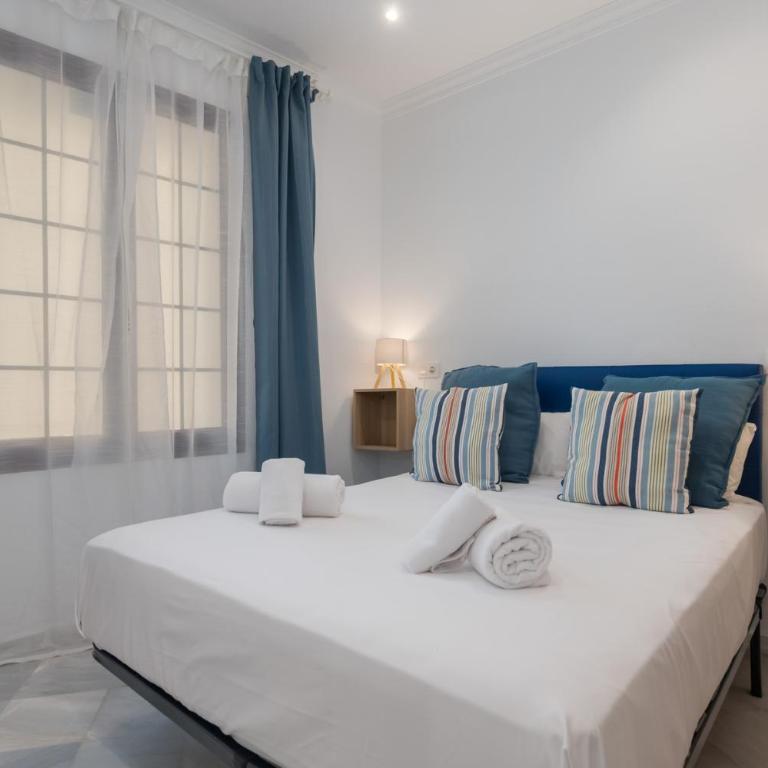 Spacious 2BD 2BTH with patio – Central and quiet - Apartamento - 4