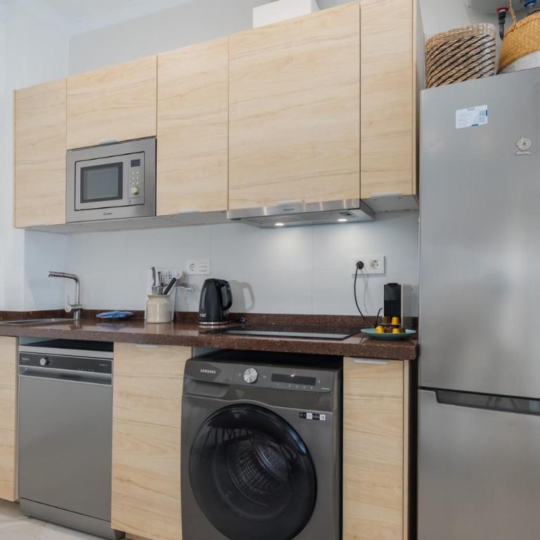 Spacious 2BD 2BTH with patio – Central and quiet - Apartamento - 13