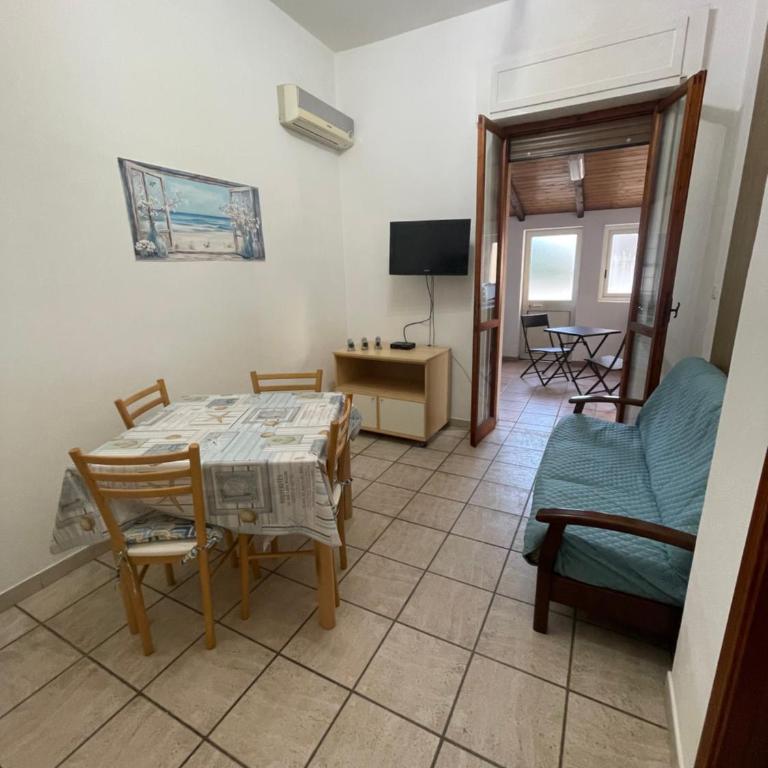 Ben House - Two-Bedroom Apartment with Terrace - 2