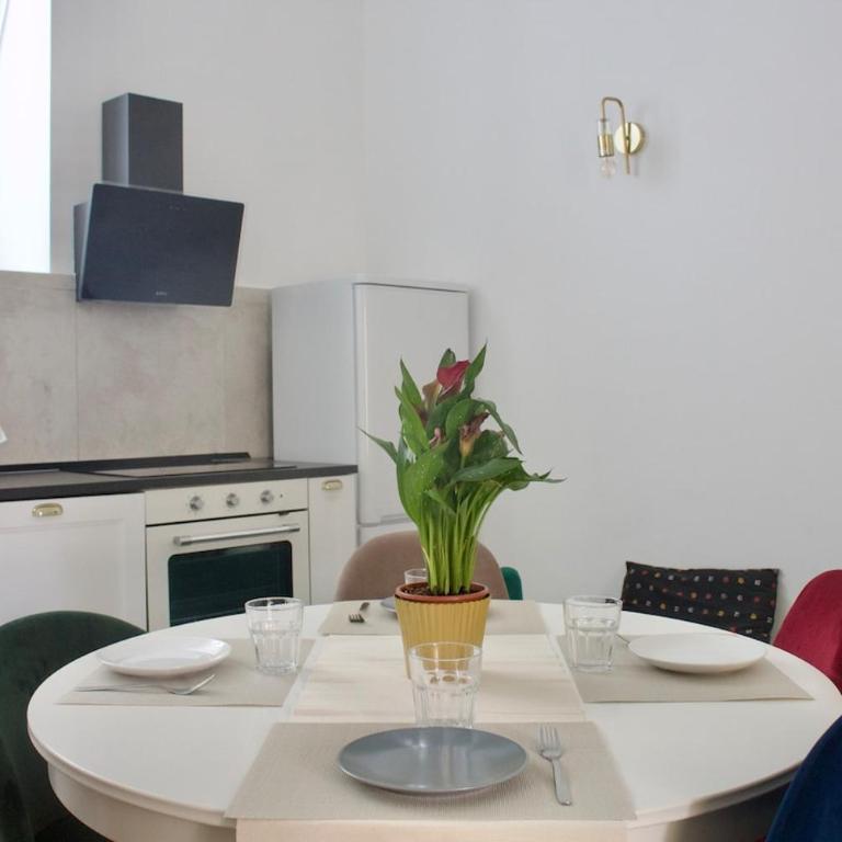Ample 2-BR Space 1 min to Romolo M2 - Appartamento con 1 Camera da Letto - 7