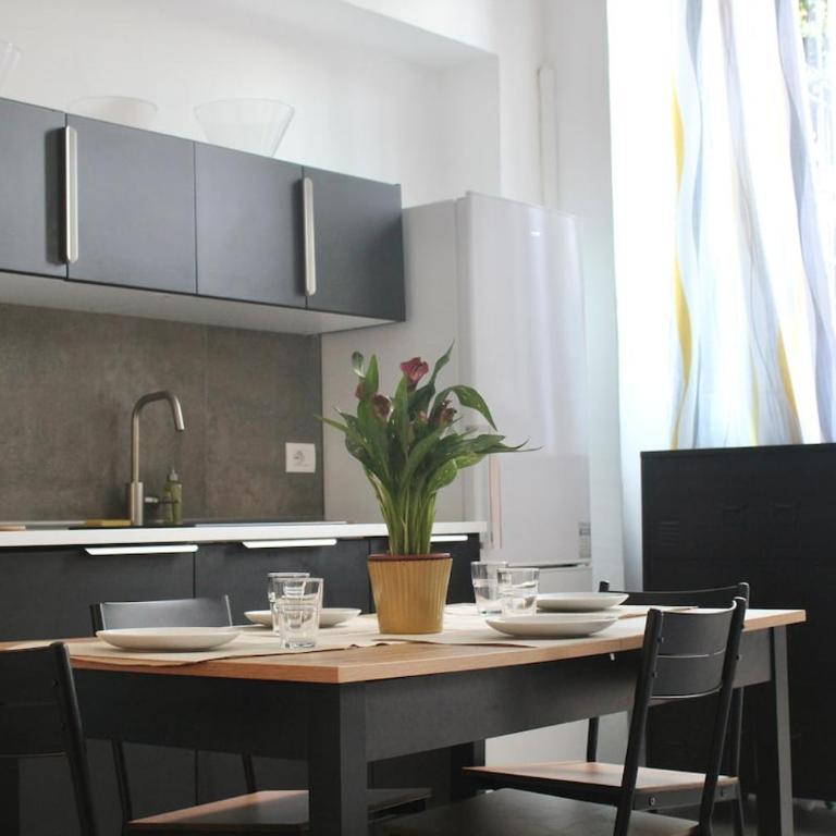 Ample 2-BR Space 1 min to Romolo M2 - Appartamento con 1 Camera da Letto - 8