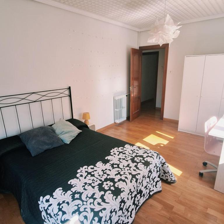 Espectacular Habitación Doble - Double Room with Shared Bathroom - 3