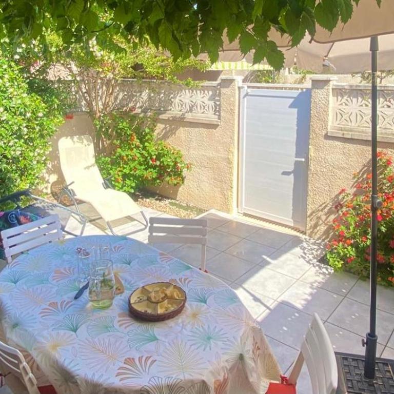 Maison de vacances, 4 à 5 couchages, cuisine séjour climatisé dans résidence avec piscine, les Jardins de Portiragnes, 500m de la mer, LRJP31 - Casa de 2 dormitorios - 2