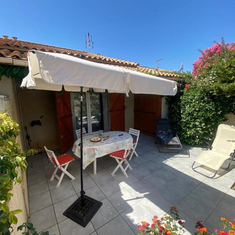 Maison de vacances, 4 à 5 couchages, cuisine séjour climatisé dans résidence avec piscine, les Jardins de Portiragnes, 500m de la mer, LRJP31 - Casa de 2 dormitorios - 4