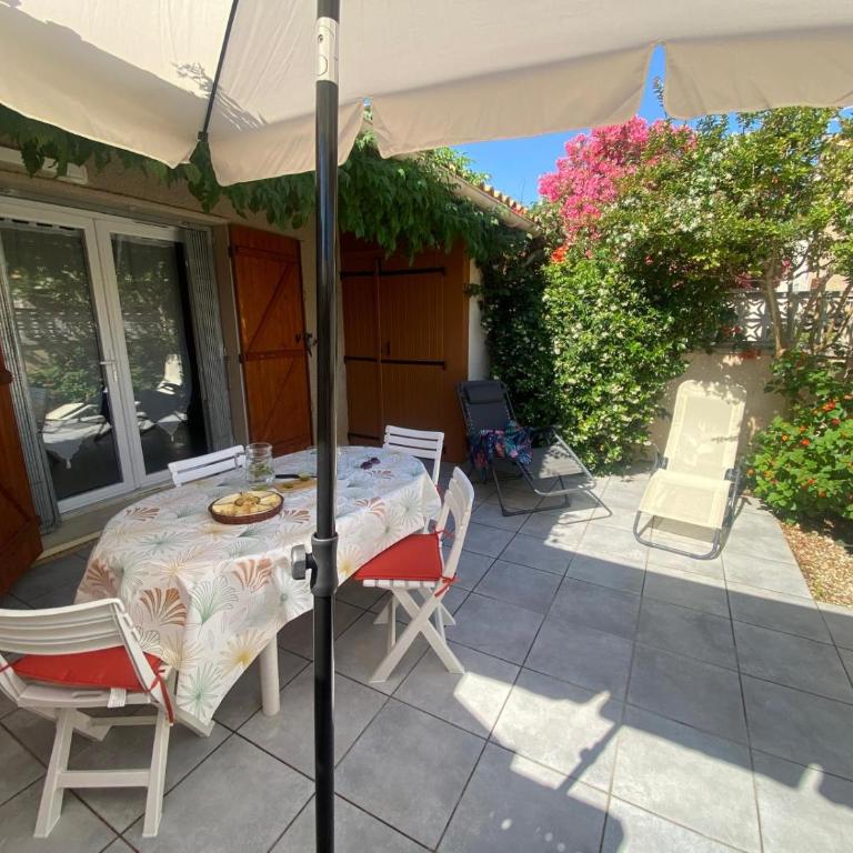 Maison de vacances, 4 à 5 couchages, cuisine séjour climatisé dans résidence avec piscine, les Jardins de Portiragnes, 500m de la mer, LRJP31 - Casa de 2 dormitorios - 3