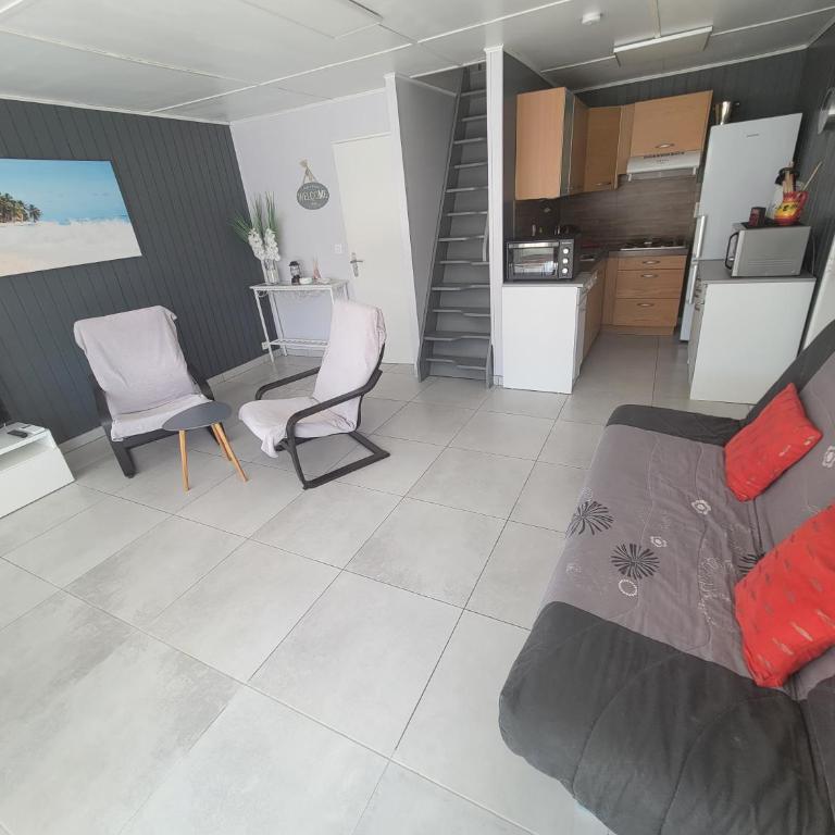 Belle villa de vacances climatisée, residence TAMARIS, wifi, 2 chambres 4 à 6 couchages, accès payant pour les piscines et animations , PORTIRAGNES PLAGE LRTAMA57 - Maison 2 Chambres - 4