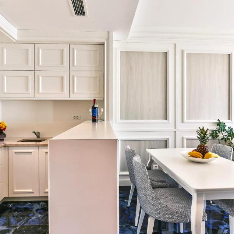 Azure Coast Deluxe Residence - Budva Seafront Living Suites - Suite sa Bračnim Krevetom (King-size) i Pogledom na More - 1