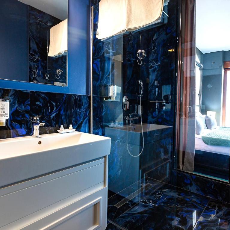 Azure Coast Deluxe Residence - Budva Seafront Living Suites - Suite sa Bračnim Krevetom (King-size) i Pogledom na More - 14