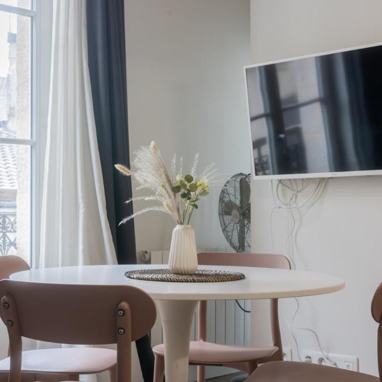 Magnifiques Appartements - Face a la Gare - Appartement 2 Chambres - 4