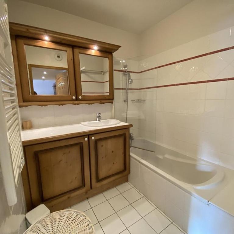 Appartement 6 pers, piscine, 3 pièces, balcon, parking - Two-Bedroom Apartment - 10