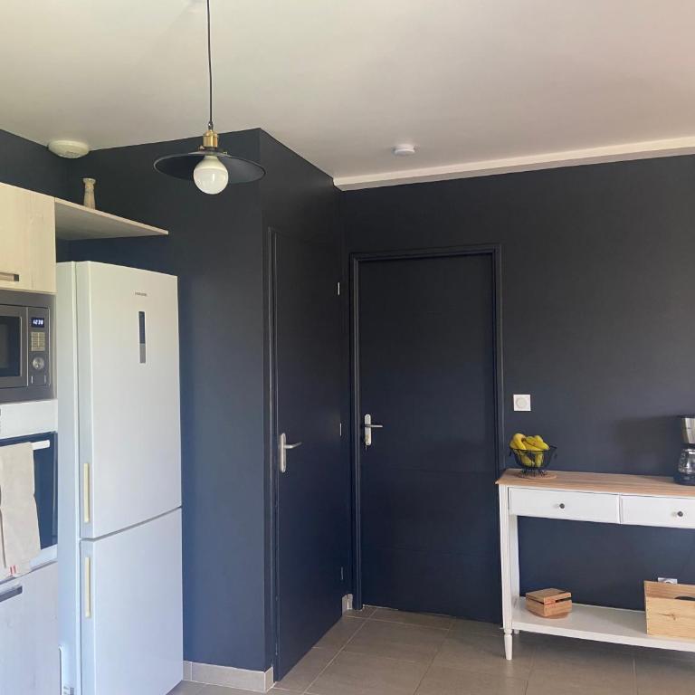 villa Maridel - Three-Bedroom House - 14