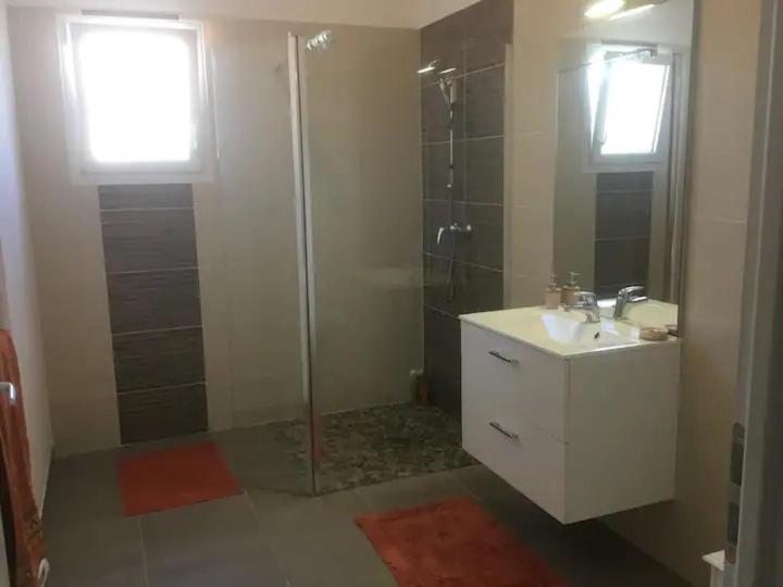 villa Maridel - Three-Bedroom House - 12