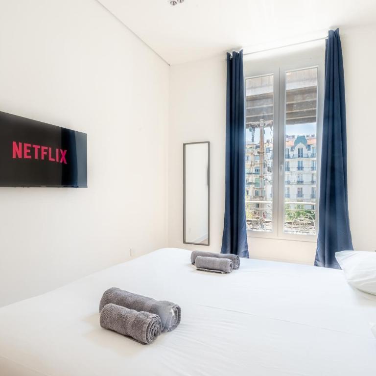 Maison Rouget - Chambre 3 - Le Palmier - Chambre Double Standard avec Salle de Bains Commune - 5