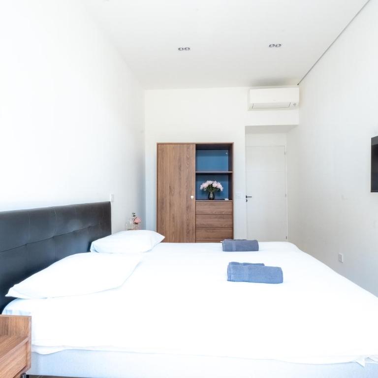 Maison Rouget - Chambre 3 - Le Palmier - Chambre Double Standard avec Salle de Bains Commune - 4