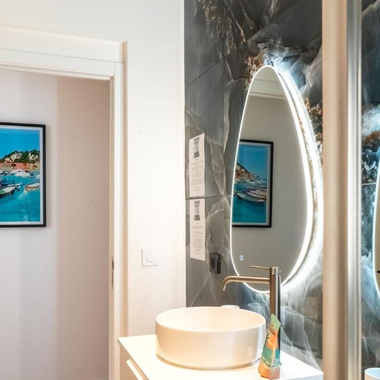 Maison Rouget - Chambre 3 - Le Palmier - Chambre Double Standard avec Salle de Bains Commune - 7