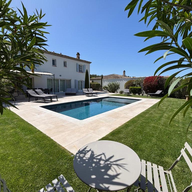 Golf de Pont Royal Villa les Micocouliers climatisée 4 chambres Piscine chauffée Parking - Villa avec Piscine Privée - 1