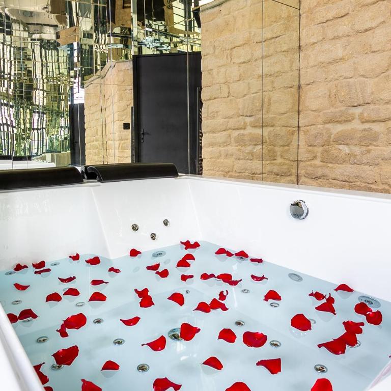 Duplex with Jacuzzi l 15 min from Montmartre - Appartement 2 Chambres Deluxe - 50