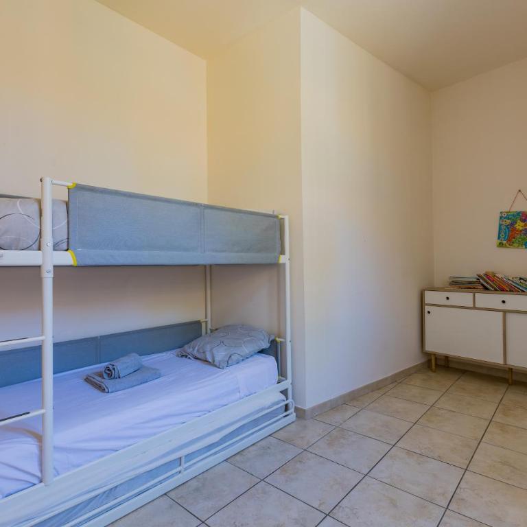 Célestin - Charming Historic Stone Duplex with Private Patio & Air Conditioning - Appartement 3 Chambres - 11
