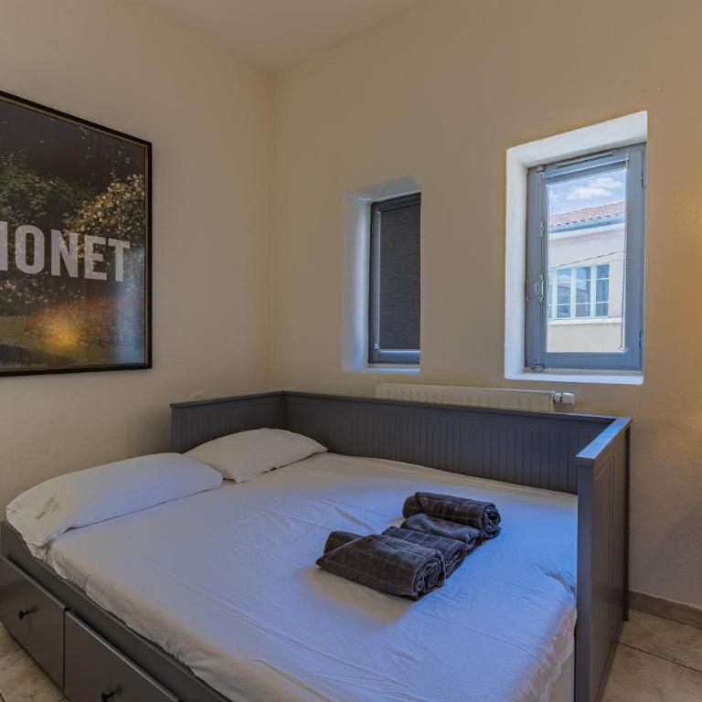 Célestin - Charming Historic Stone Duplex with Private Patio & Air Conditioning - Appartement 3 Chambres - 10