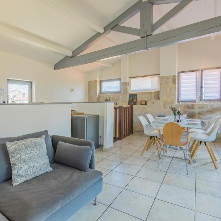 Célestin - Charming Historic Stone Duplex with Private Patio & Air Conditioning - Appartement 3 Chambres - 13