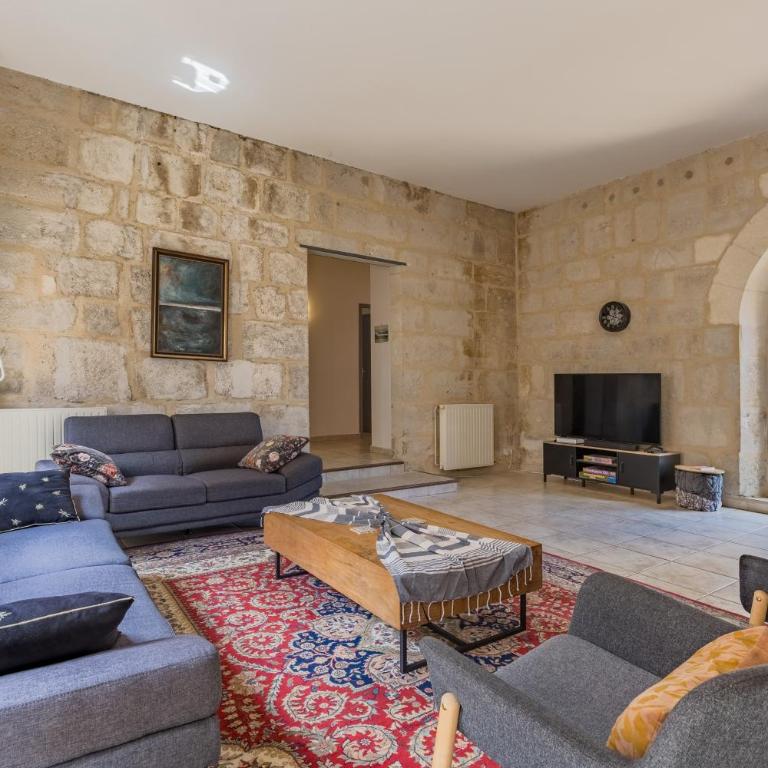 Célestin - Charming Historic Stone Duplex with Private Patio & Air Conditioning - Appartement 3 Chambres - 17