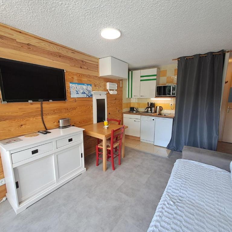 Studio moderne, centre station, terrasse sud, animaux admis - FR-1-516-194 - Studio - 3