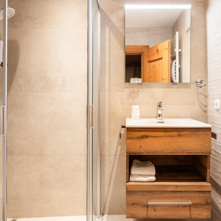 Landhotel Vordergrub - Doppelzimmer mit Balkon - 3