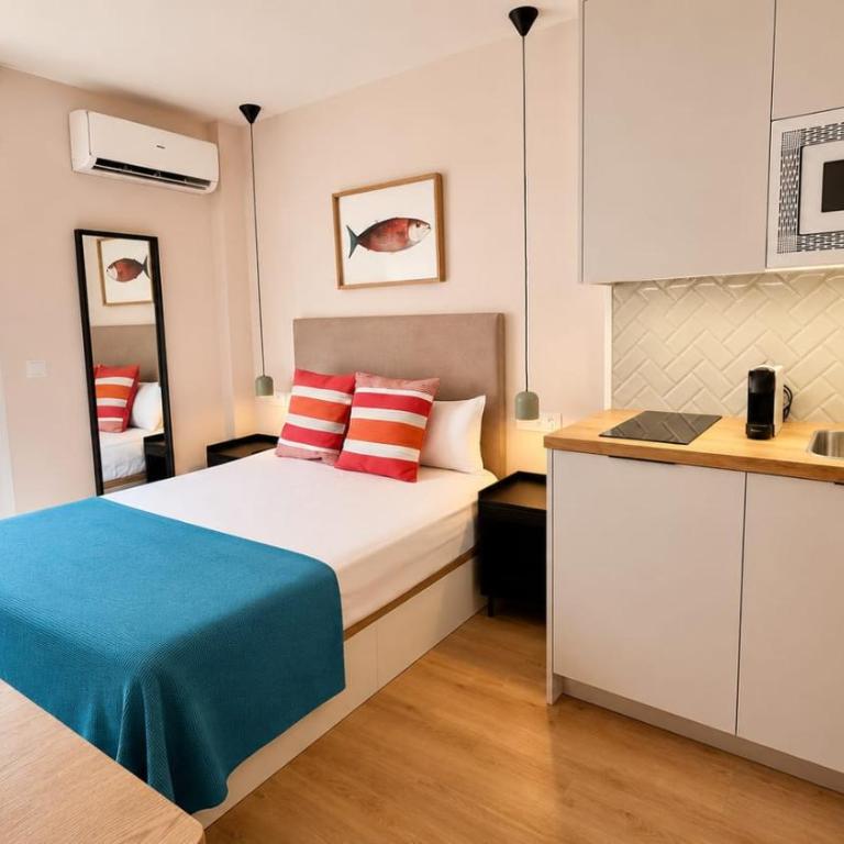 10ToSea Premium Hostal - Double Room with Balcony - 6
