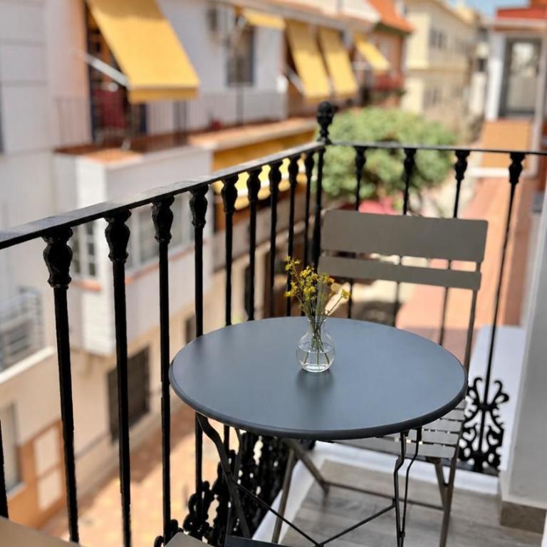 10ToSea Premium Hostal - Double Room with Balcony - 5