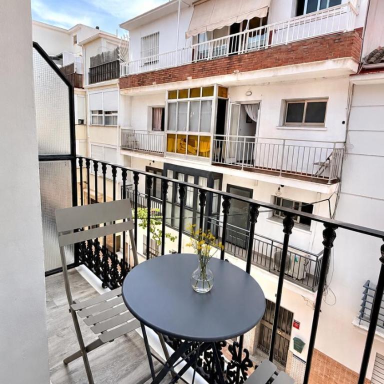 10ToSea Premium Hostal - Double Room with Balcony - 2