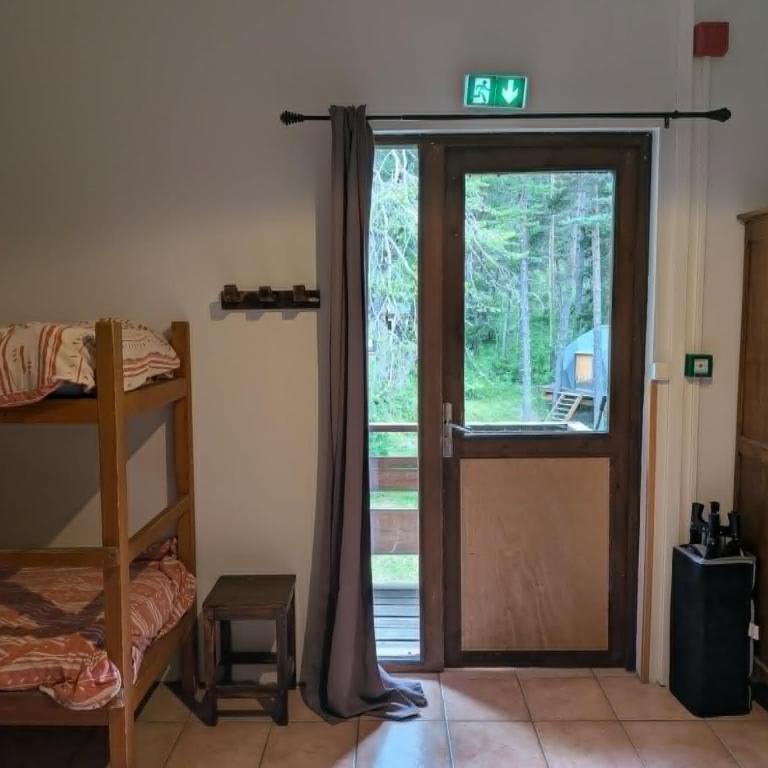 Gite les pinées - Lit dans Dortoir Mixte de 8 Lits - 3