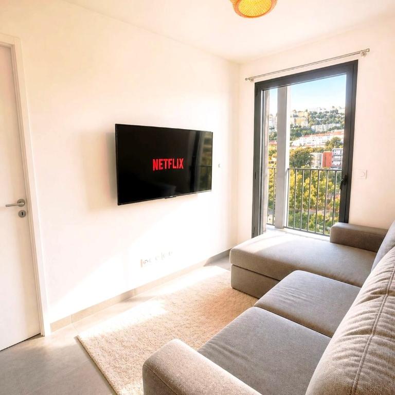 Luxury Modern Flat NICE & Panoramic View & WIFI - One-Bedroom Apartment - 2
