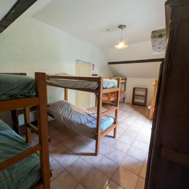 Gite les pinées - Lit dans Dortoir Mixte de 8 Lits - 4