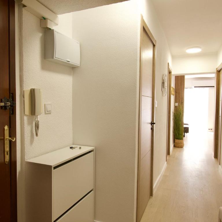 Alicante Big Holiday - Three-Bedroom Premium Apartment with Balcony - 18