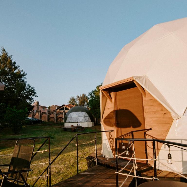 Lumbai Glamping Mazamitla - Zimmer mit Queensize-Bett und Whirlpool-Badewanne - 13
