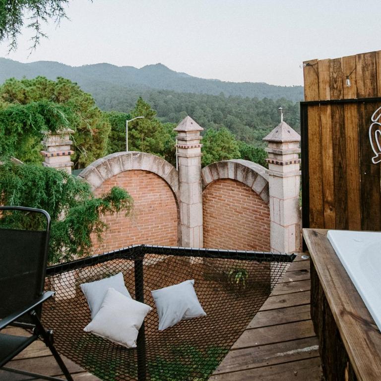 Lumbai Glamping Mazamitla - Zimmer mit Queensize-Bett und Whirlpool-Badewanne - 15