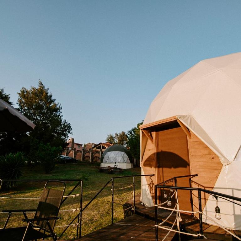 Lumbai Glamping Mazamitla - Zimmer mit Queensize-Bett und Whirlpool-Badewanne - 17