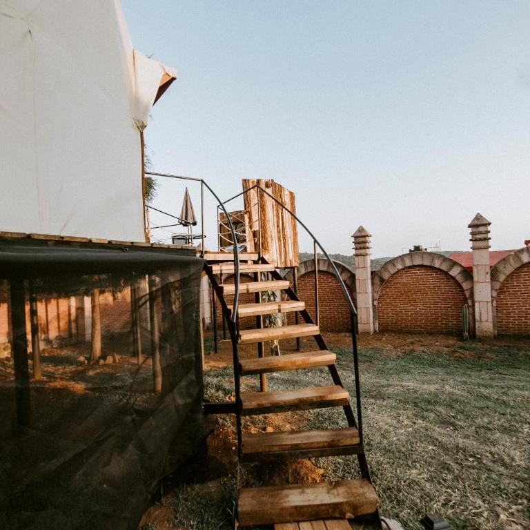 Lumbai Glamping Mazamitla - Zimmer mit Queensize-Bett und Whirlpool-Badewanne - 19