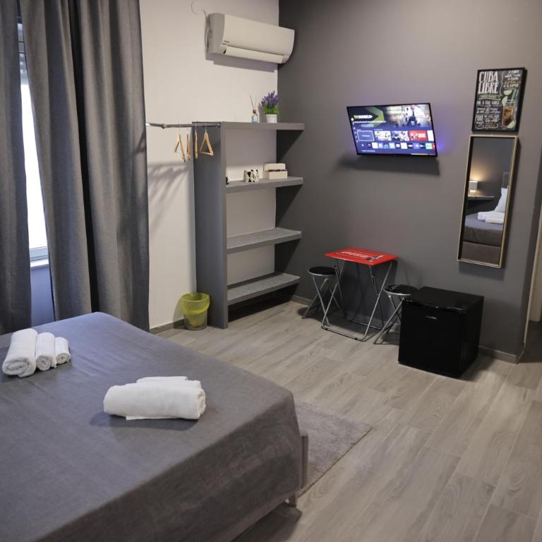 Europa INN - Deluxe Double Room - 8