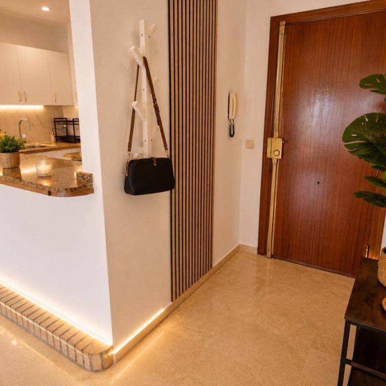 Apartment With Pool Facing The Sea - Two-Bedroom Deluxe Apartment with Ocean View - 9