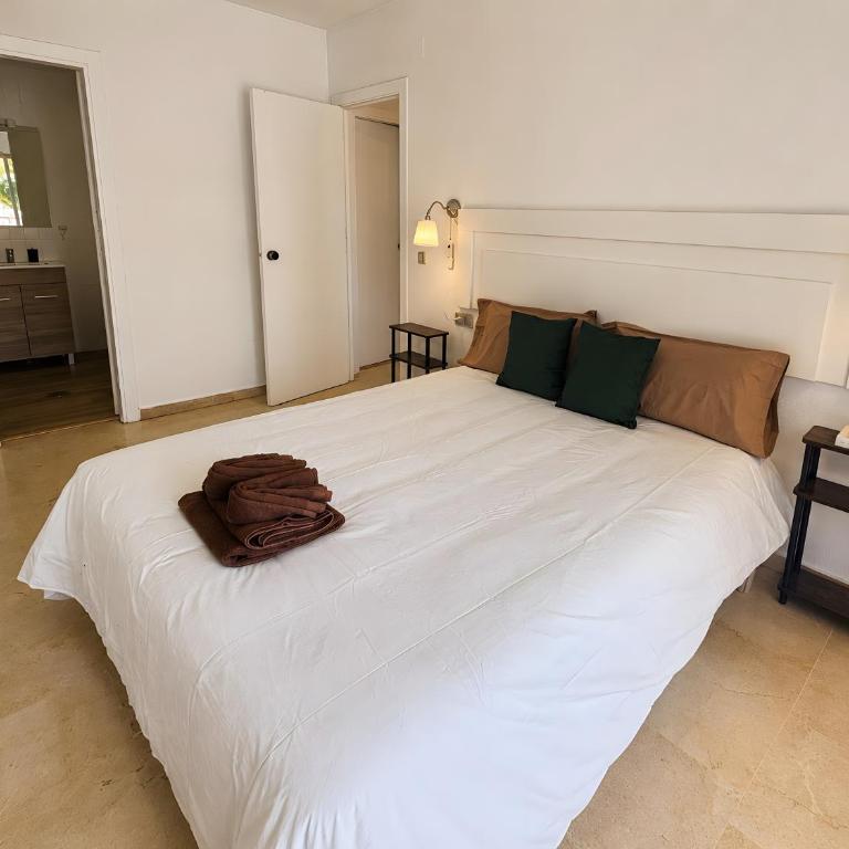 Apartment With Pool Facing The Sea - Two-Bedroom Deluxe Apartment with Ocean View - 13